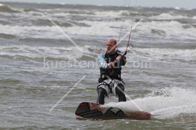 Kitesurfer 1