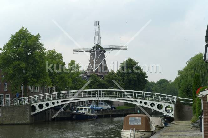 Dokkum, Windmhle mit Gracht