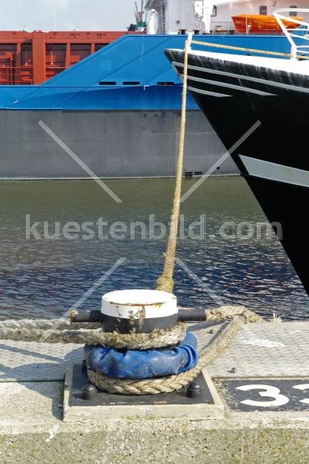 Fischereihafen, Festmacher mit Schiffstrosse