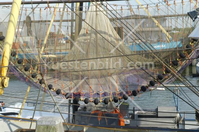 Fischereihafen, Netz auf Fangschiff