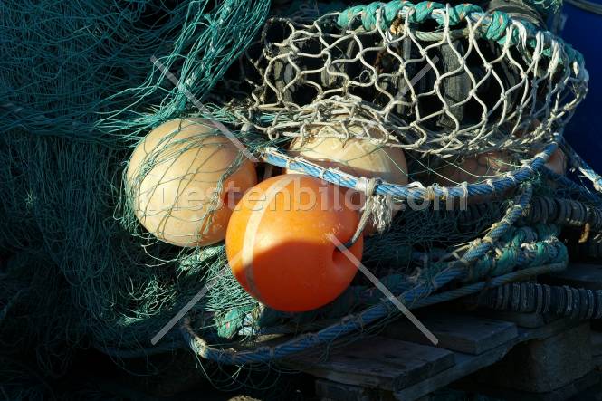 Fischernetz mit Bojen