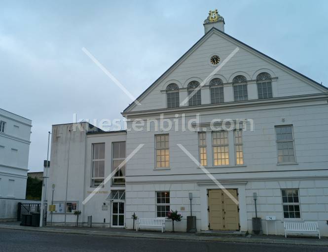 Putbus, Opernhaus im Abendlicht