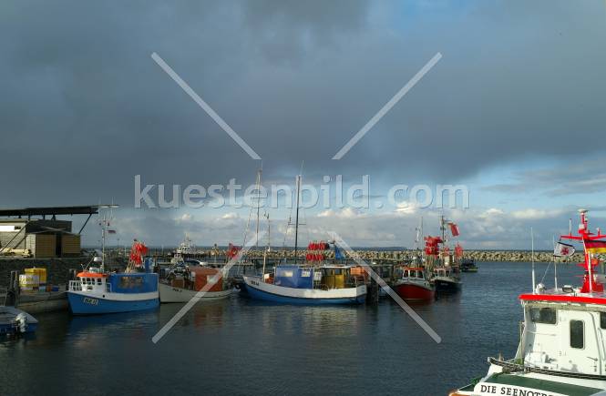 Glowe, Fischkutter im Hafen