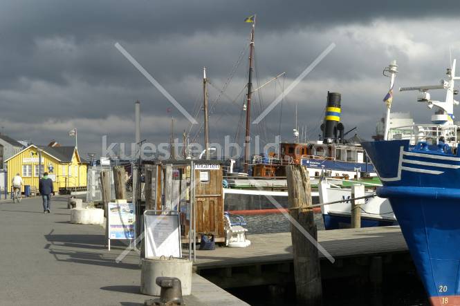Museumshafen Flensburg, Hafenkai vor Regenfront