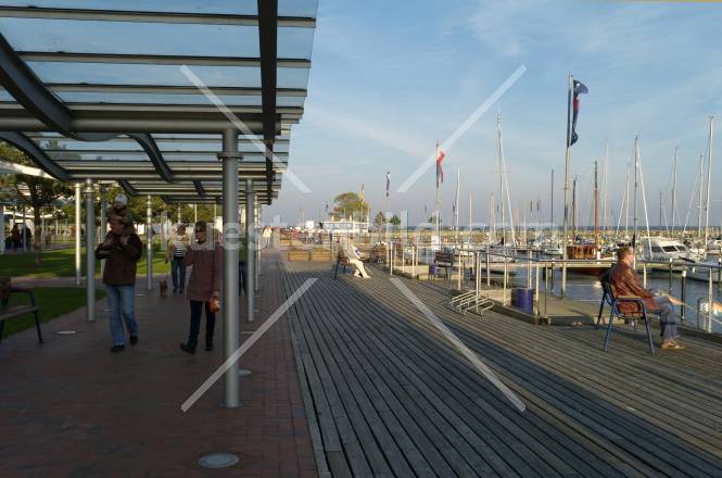 Damp Hafenpromenade