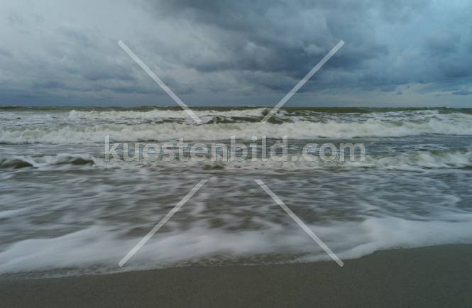 Sturmbrandung an der Ostsee