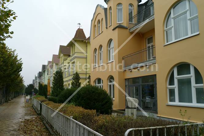 Huserzeile an Ahlbecker Strandpromenade 