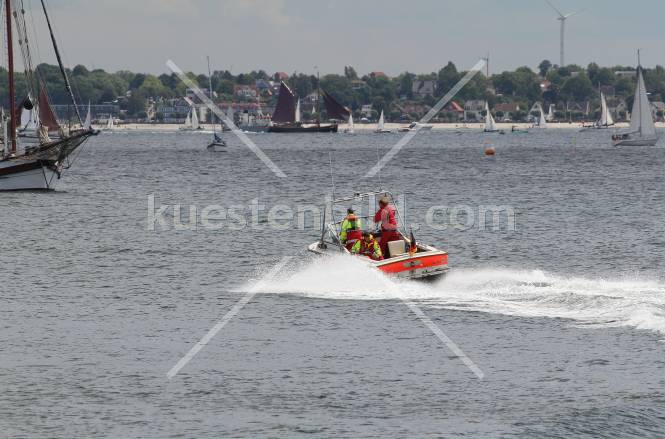 Rettungsboot bei Ausfahrt
